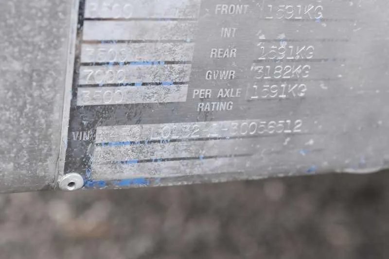 2003 Featherlite 2HST 2 Horse Trailer – Aluminum – Close-up of the manufacturer VIN plate showing technical specifications and weights