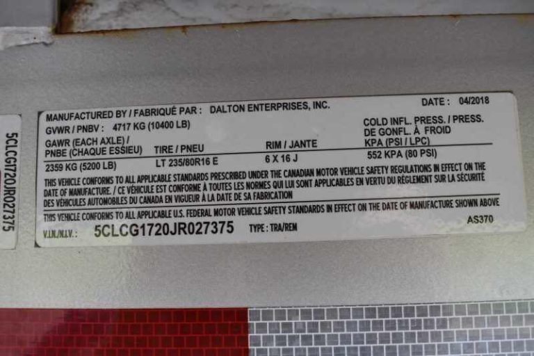 2018 Adam 3 Horse Gooseneck Trailer – Dressing Room – Manufacturer identification plate showing the VIN and technical specifications of the unit