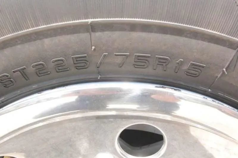 1999 Sundowner 20 ft Horse Trailer – Weekender – Close up of tire sidewall showing the size specifications and rim