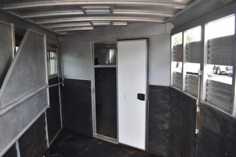 2018 Adam 3 Horse Gooseneck Trailer – Dressing Room – The interior stall area looking forward toward the dressing room door