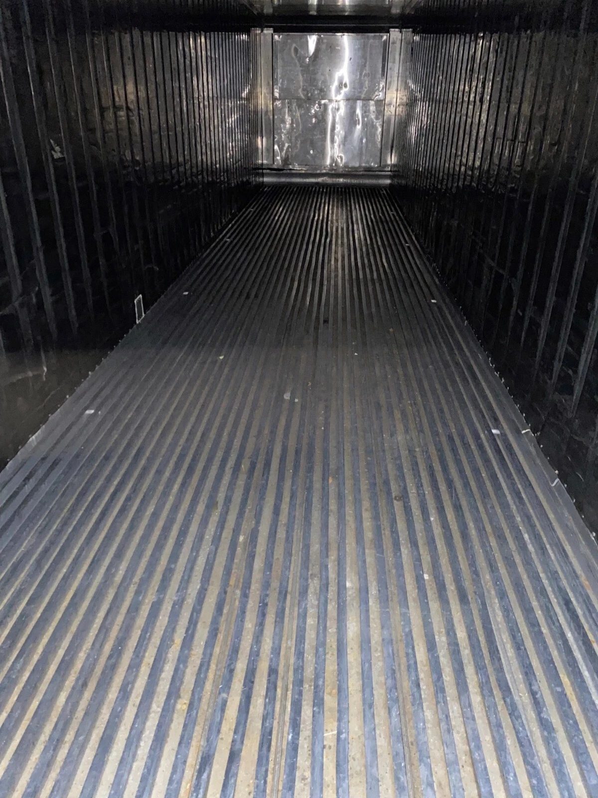 40ft Used Reefer Container – Non-Working Insulated Storage – empty refrigerated container interior with ribbed metal floor and walls (9)