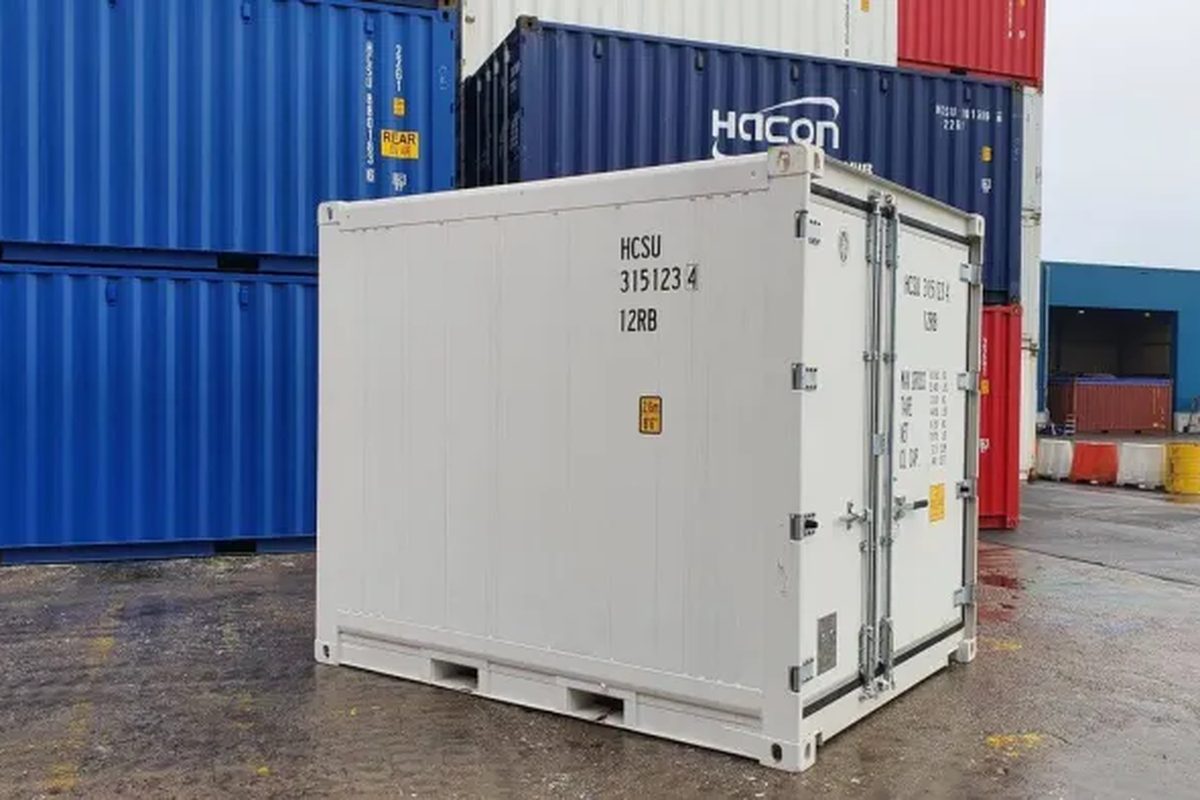 10ft Refrigerated Shipping Container – Adjustable Cooling – three-quarter exterior view of white refrigerated container with closed doors