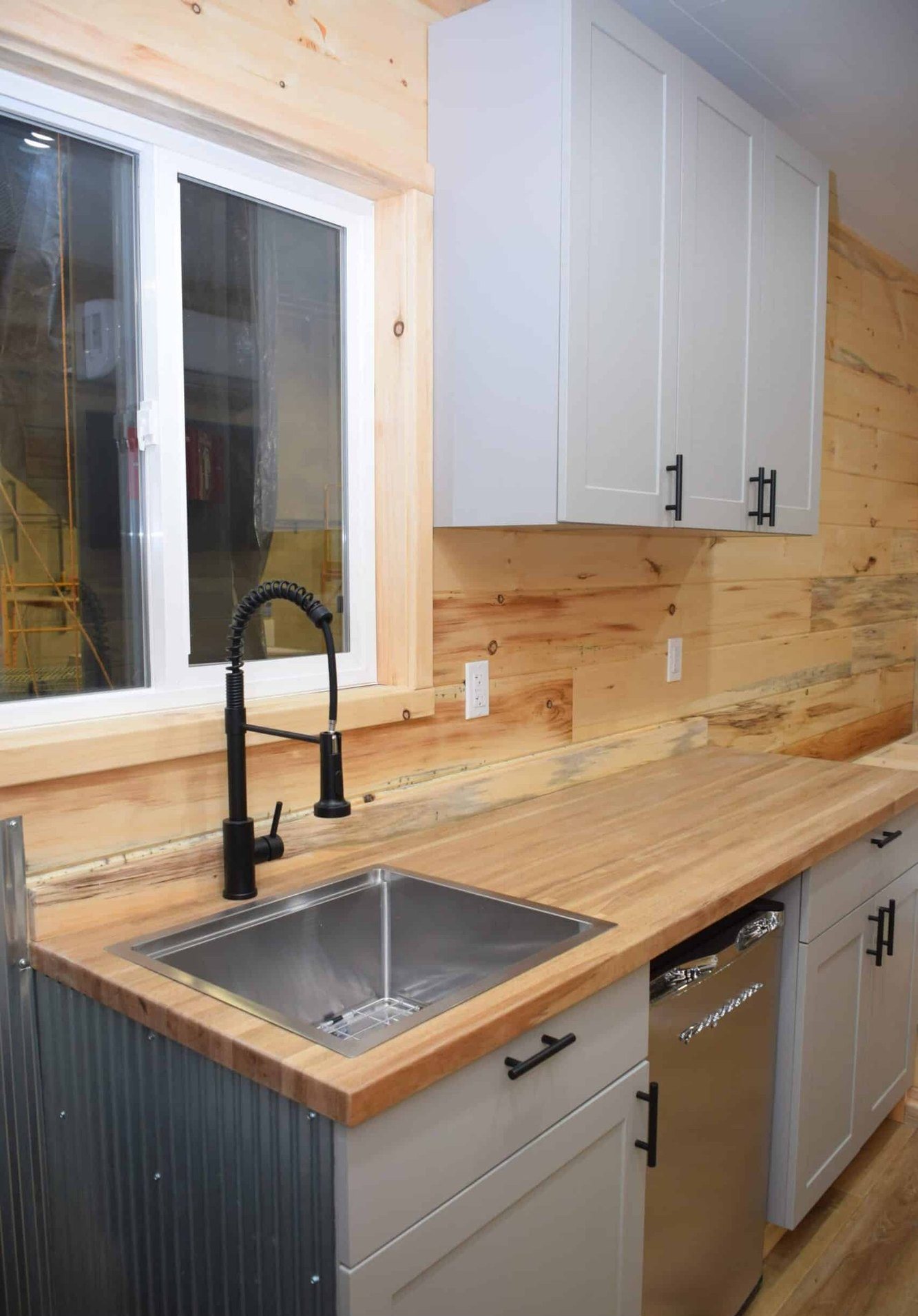 40ft Augustine Container Home – Open Plan, 1 Bath – 40FT Augustine Luxury Container Home with Kitchen, Bathroom & Garage | Ready to Ship | Free USA Delivery — 40ft — new in new condition (8)