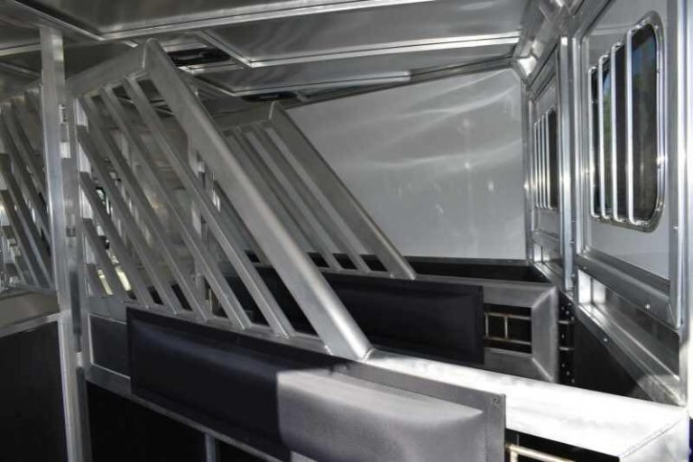 2018 Lakota 83HBPSL 3 Horse Trailer – Aluminum – Interior horse stalls with aluminum dividers and padded chest bars