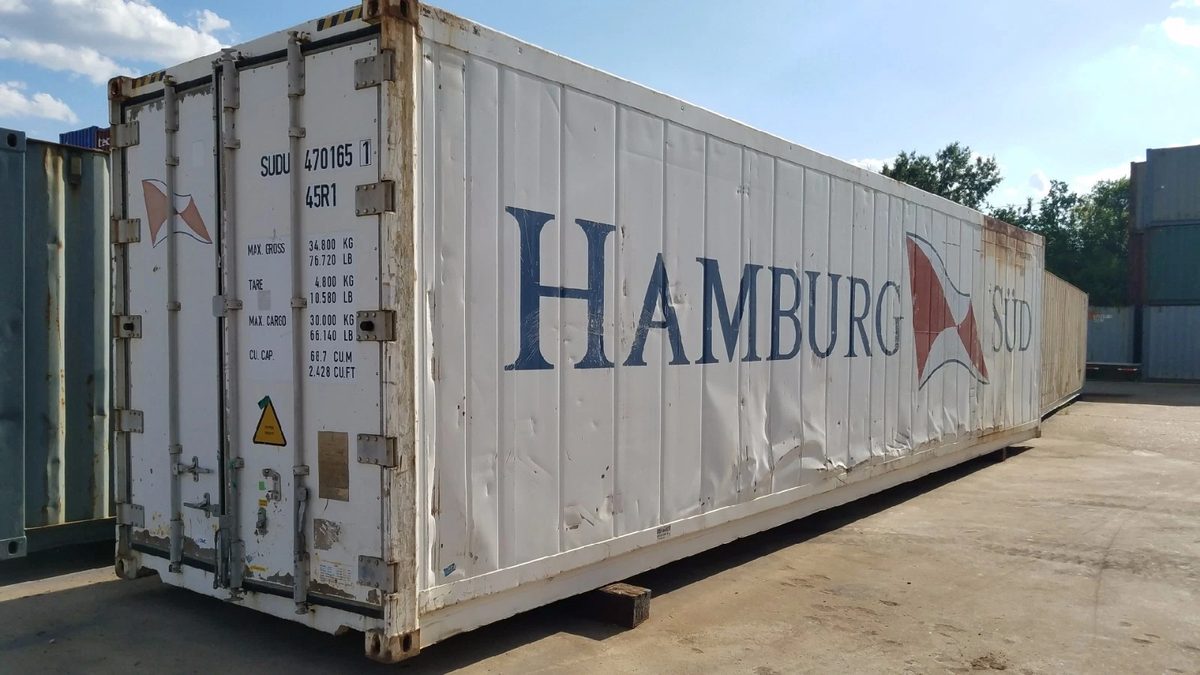 40ft High Cube Reefer Container – Operational Refrigeration – three-quarter exterior view of weathered refrigerated container with closed doors