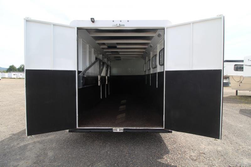 2019 Trails West 4 Horse Trailer – Convenience Package – Rear view of the horse trailer with double barn doors wide open