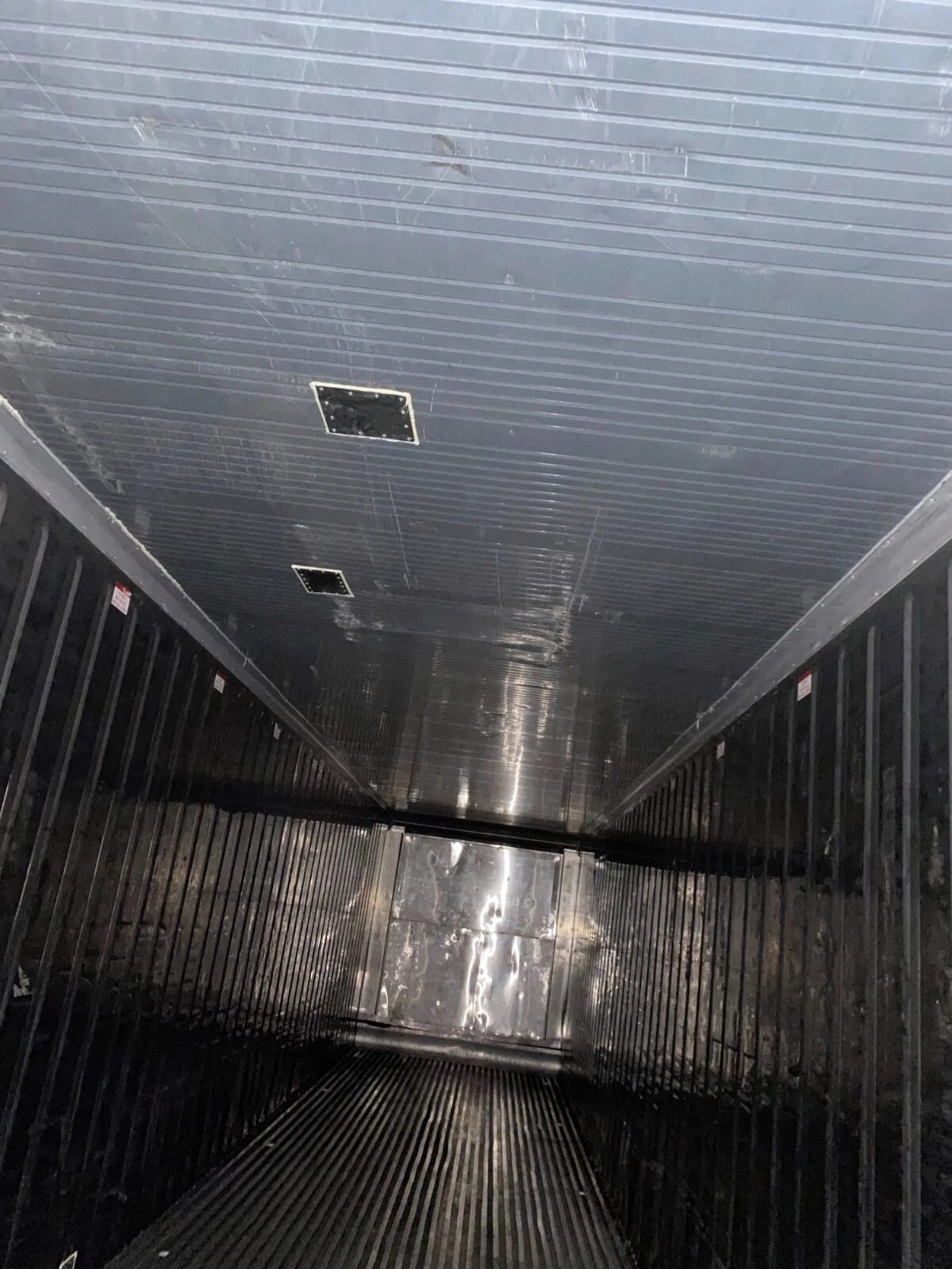 40ft Used Reefer Container – Non-Working Insulated Storage – empty refrigerated container interior with ribbed metal floor and walls