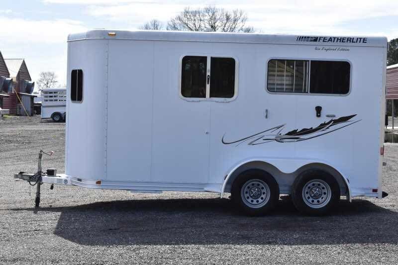 2005 Featherlite 2HST Horse Trailer – Walk-Through Dressing Room – Left side view of the white horse trailer showing windows