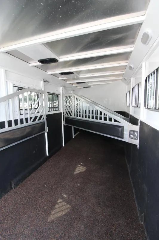 2019 Trails West 4 Horse Trailer – Convenience Package – Interior view of the horse trailer showing the ceiling vents and dividers