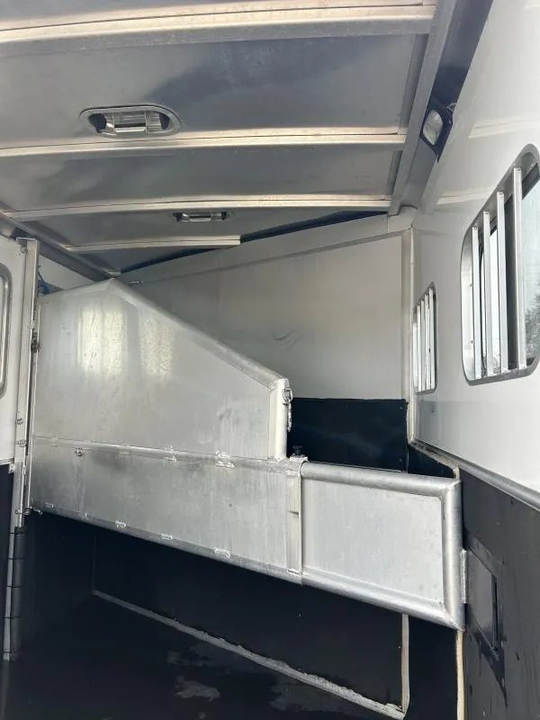 2007 Exiss SS-20 2 Horse Trailer – Collapsible Rear Tack – View of the slanted stall divider inside the horse trailer compartment