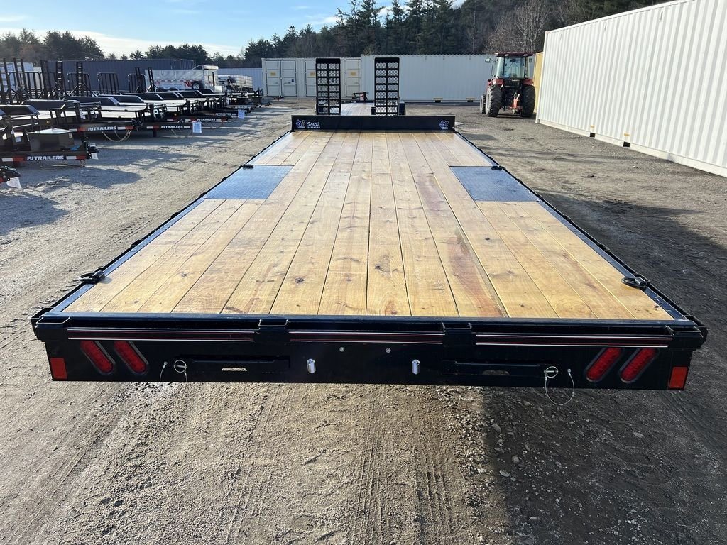 2024 Diamond C 22 ft Deckover Trailer – Slide-In Ramps – Straight-on rear view of the trailer deck and tail lights