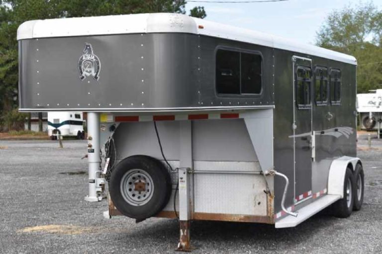 2018 Adam 3 Horse Gooseneck Trailer – Dressing Room – A front perspective view of the gooseneck and spare tire assembly