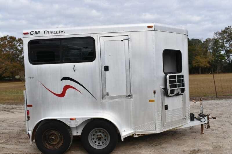2001 CM Odyssey 2 Horse Trailer – Aluminum Floor – Clean side view of the silver horse trailer from the right side