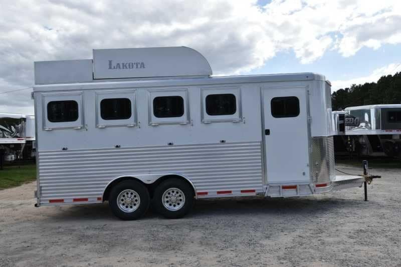 2018 Lakota 4 Horse Trailer – 2 ft Short Wall – Right side view of the trailer showing entry door and corrugated siding
