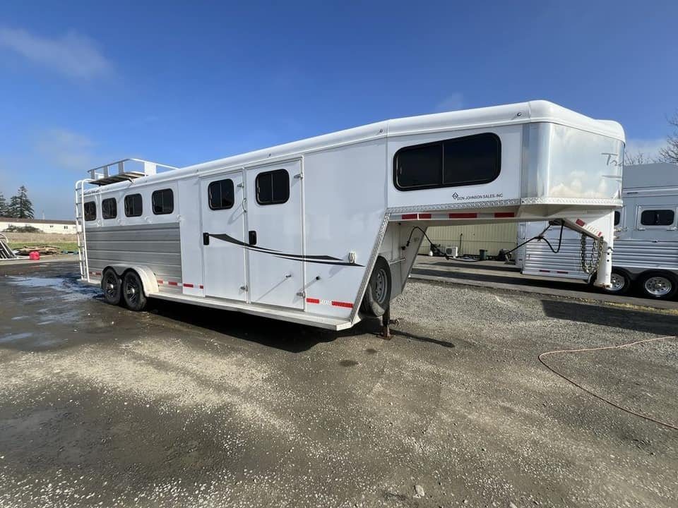 2020 Trails West Sierra 4 Horse Gooseneck – Comfort Package – Front three-quarter view showing the gooseneck and living quarters door side