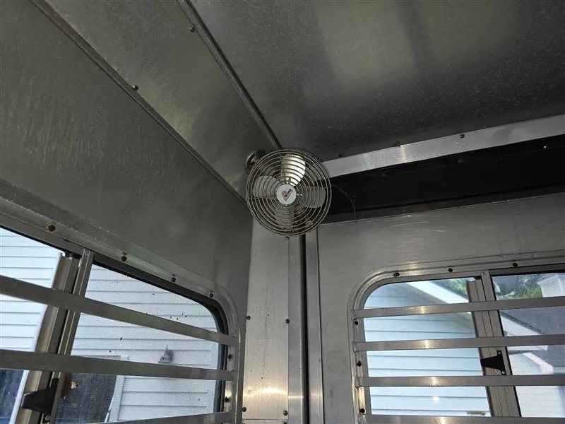 2000 C&C 2 Horse Gooseneck Trailer – Aluminum, Dressing Room – Interior shot of the horse area showing ceiling ventilation and a metal fan