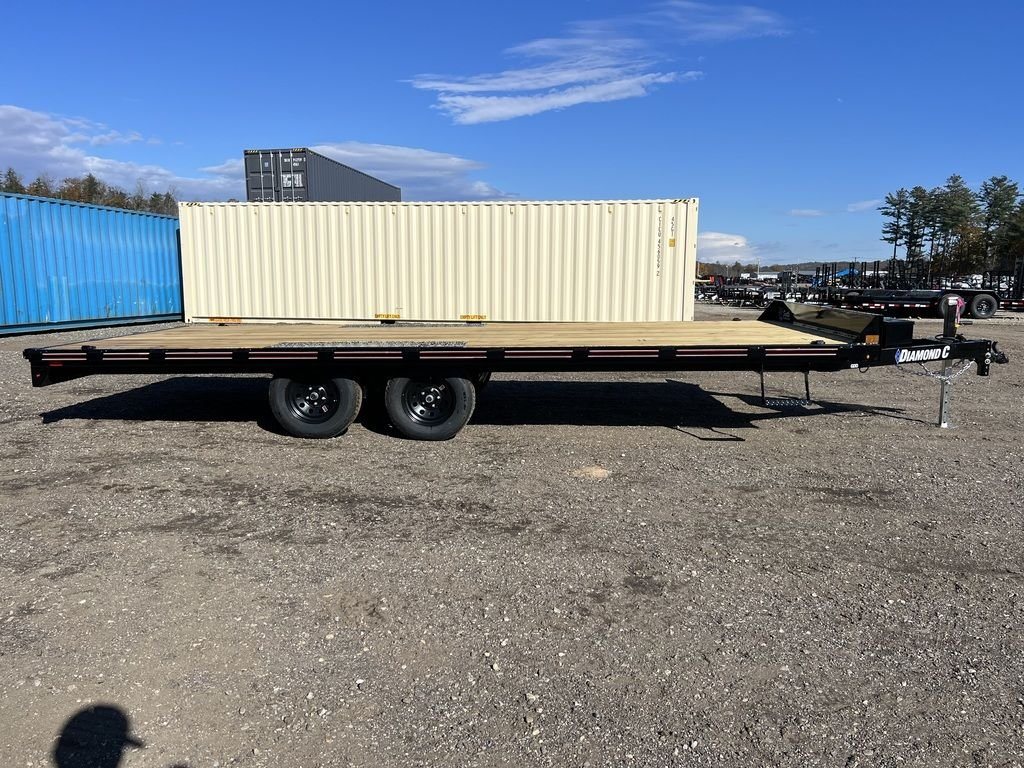 2024 Diamond C 20 ft Deckover – Slide-In Ramps – A full profile side view of the black dual-axle deckover trailer