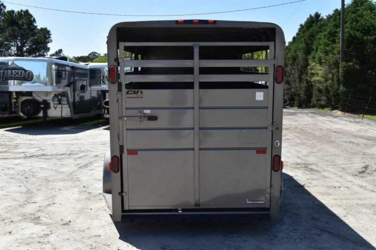 2017 CM 3HSLBP 3 Horse Trailer – Galvanneal, Dressing Room – Straight rear view of the closed horse trailer showing the gate and lights