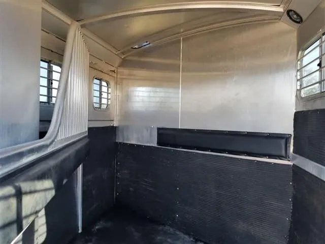 2001 4 Star 2 Horse Bumper Pull Trailer – Slant Load – Empty horse stall area with rubber floor mats and padded wall liners