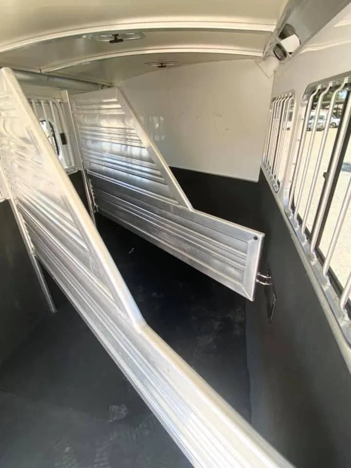 2011 Cimarron 3 Horse Bumper Pull – Insulated Roof – Downwards view of the horse area and rubber matted flooring