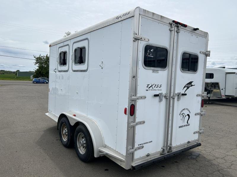 2007 Exiss SS-20 2 Horse Trailer – Collapsible Rear Tack – Rear three-quarter view from the driver side showing double doors and windows
