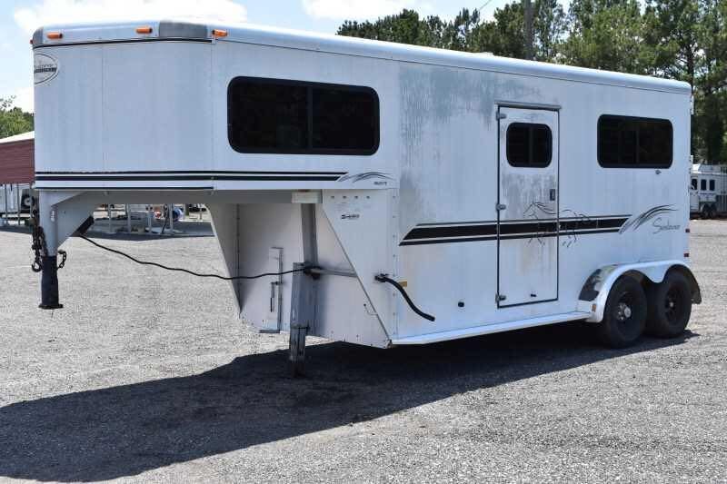 2000 Sundowner 2 Horse Gooseneck Trailer – Dressing Room – Front three-quarter view from the driver side of the trailer