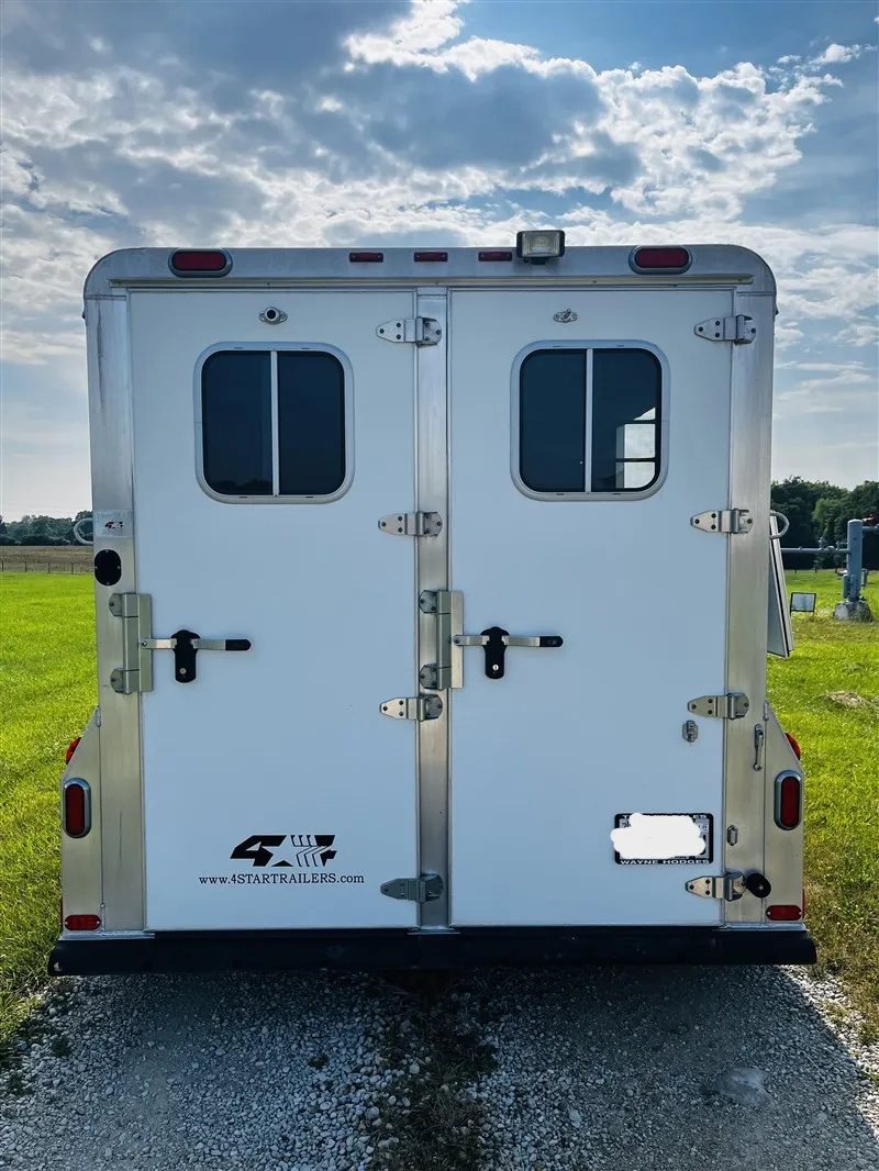 2015 4 Star 2 Horse Bumper Pull – Slant Load, Rear Tack – Direct rear view of the closed double doors with manufacturer decals