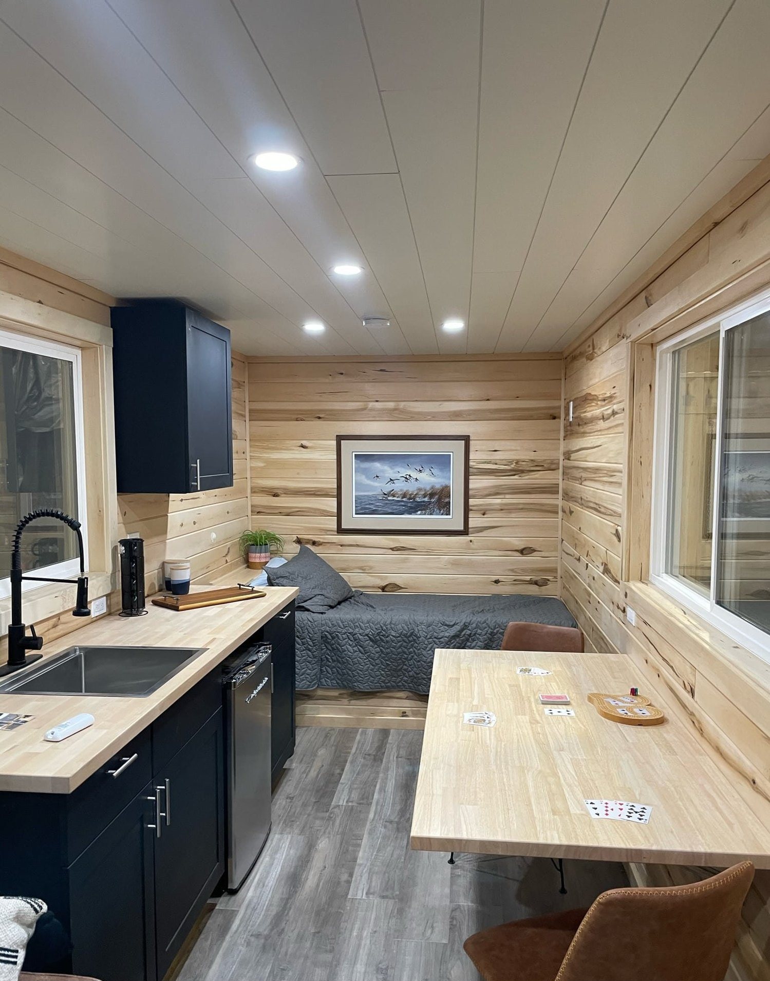 20ft Jack Container Cabin – Open Layout, Kitchenette & Bath – 20FT Jack Hunting Container Cabin | Off-Grid Container Home with Kitchen & Rooftop Deck — 20ft — new in new condition (3)