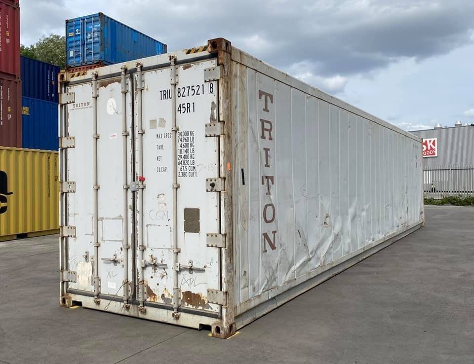 40ft High Cube Reefer Container – Integrated Cold Storage – three-quarter exterior view of weathered refrigerated container with closed doors