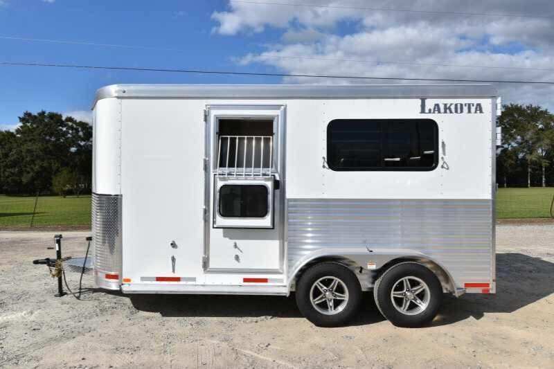 2018 Lakota 2HBPST 2 Horse Trailer – Dressing Room – Full side view of a white two horse trailer on a gravel lot