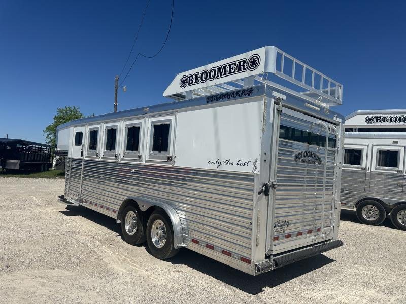 2020 Bloomer 4 Horse Stock Combo – Trainer Tack – Rear view of the horse trailer from the opposite side with roof rack