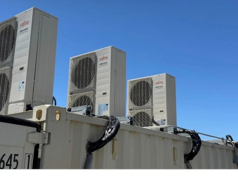 20ft Used Refrigerated Container – Modified Equipment Storage – roof mounted climate control equipment on white containers