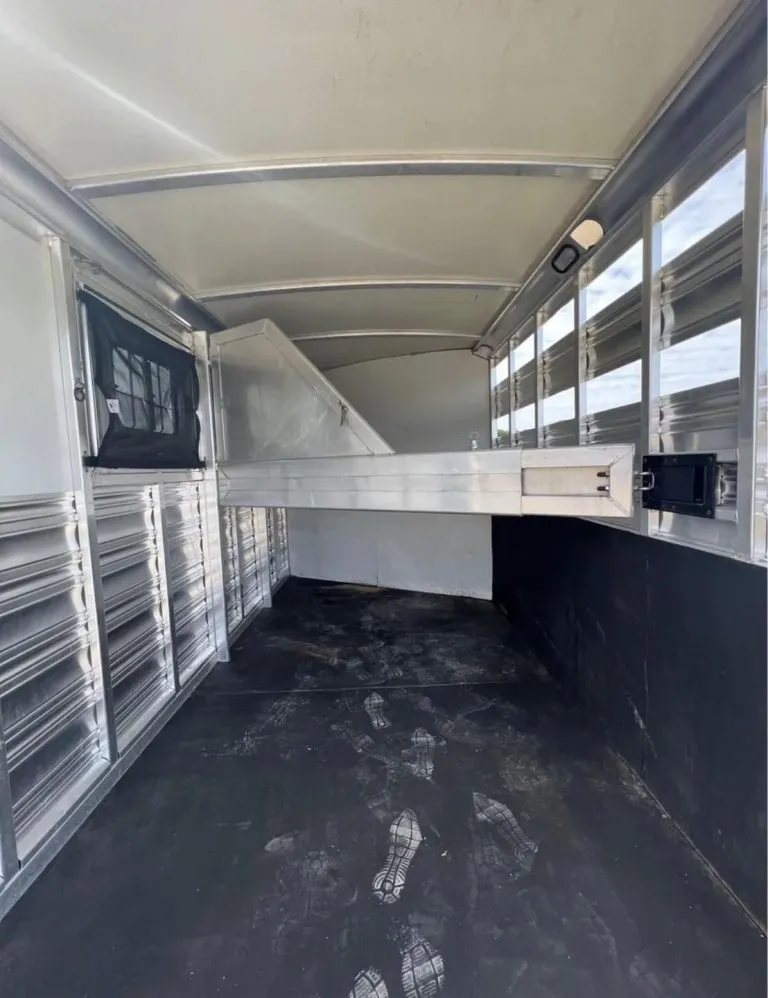 2013 Cimarron 3 Horse Bumper Pull – Aluminum, Dressing Room – Empty horse stall area with rubber floor mats and aluminum dividers