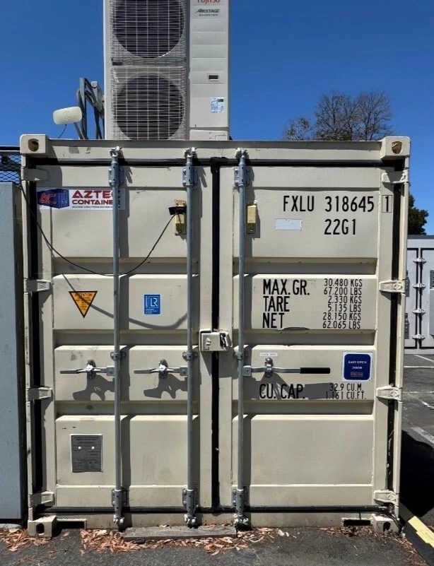 20ft Used Refrigerated Container – Modified Equipment Storage – closed cargo doors with rooftop climate control equipment