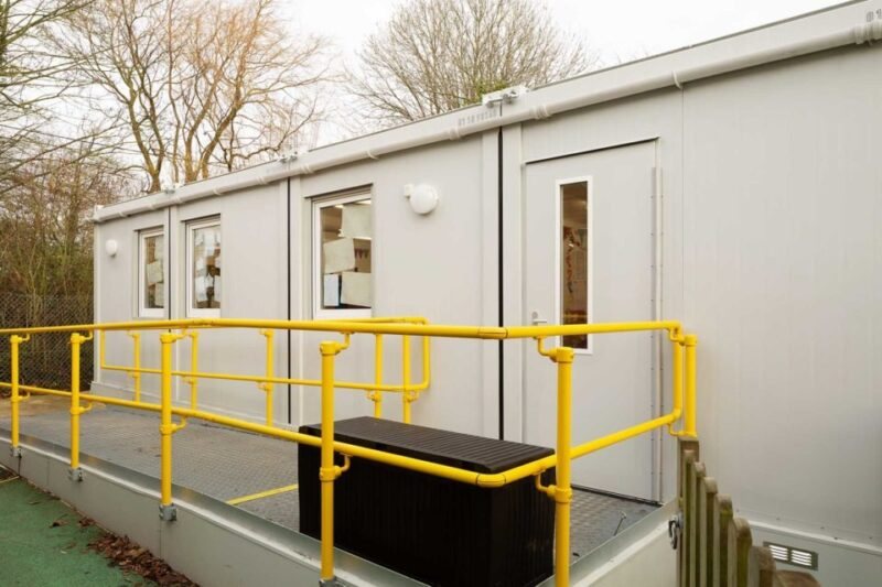 6-Bay Euro Modular Building – Reconfigurable Panels – Detailed view of the yellow metal ramp leading to the unit entry door