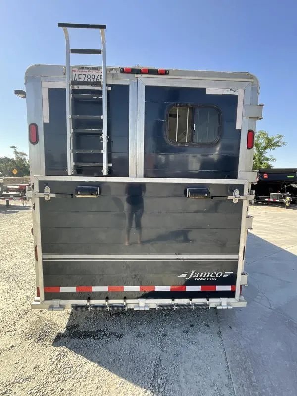 2005 Jamco 4 Horse Gooseneck Trailer – Blue, Air Suspension – Straight-on rear view of the trailer showing ladder and closed doors