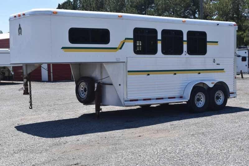 2006 Adam 7302 3 Horse Trailer – Aluminum, Dressing Room – Three-quarter front exterior view from the left side showing the gooseneck
