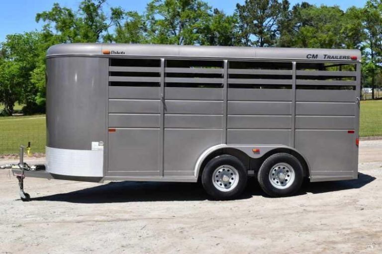 2017 CM 3HSLBP 3 Horse Trailer – Galvanneal, Dressing Room – Left side profile view of the gray three horse bumper pull trailer exterior