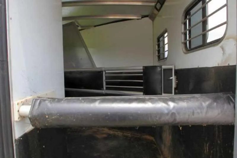 2003 Sundowner 2 Horse Trailer – Dressing Room – Horse area interior with padded dividers and sliding windows