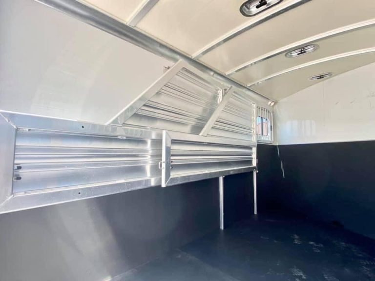 2011 Cimarron 3 Horse Bumper Pull – Insulated Roof – Interior horse area showing the ceiling vents and aluminum dividers