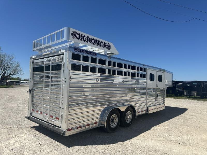 2020 Bloomer 4 Horse Stock Combo – Trainer Tack – Rear three-quarter view of the trailer showing the roof rack and ladder