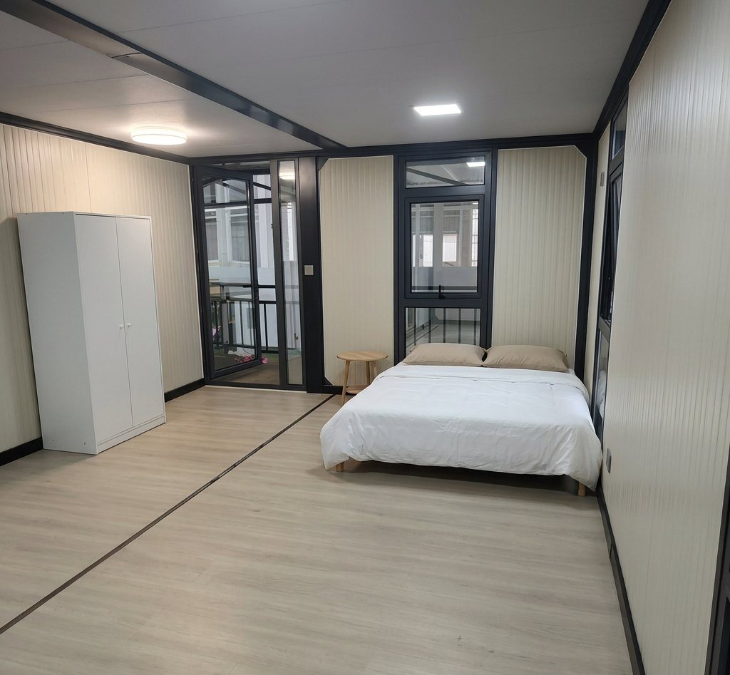 4-Bedroom Two-Story Container Home – Balcony, 2 Baths – 4 Bedroom 2 Story Luxury Modular Container Home Villa – Fully Furnished Prefabricated Portable House with Balcony — 20ft — new in new condition (11)