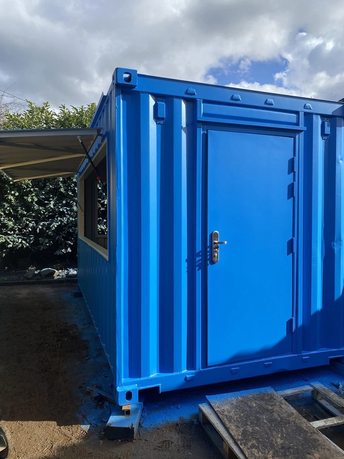 15ft Custom Container Bar & Kiosk – Side Service Hatches – blue container entry door with raised side service hatch