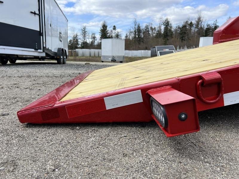 2024 Rice Trailers 22 ft Tilt Deck – Red, Toolbox – Close-up of the rear edge and corner lighting of the tilted deck