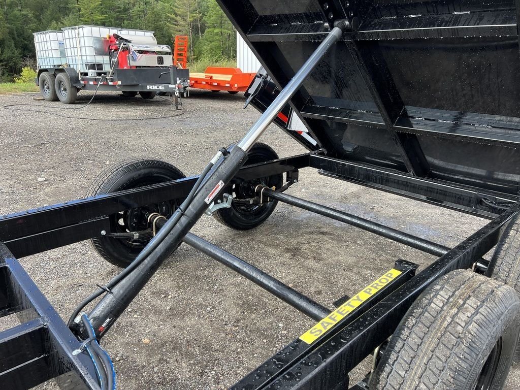 2024 Griffin Trailers 10 ft Dump – Barn Door Gate – View of the hydraulic lift cylinder and undercarriage frame of the trailer