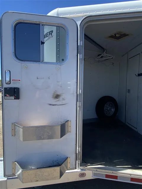 2000 Sooner 4 Horse Bumper Pull – Dressing Room, Awning – Interior of the front tack room with the entry door open