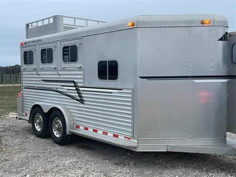 1999 Elite Custom 3 Horse Trailer – Rotating Saddle Rack – Full side view of the aluminum trailer showing the three horse stall windows