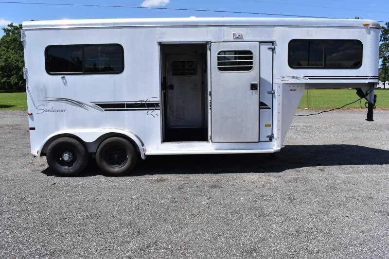 2000 Sundowner 2 Horse Gooseneck Trailer – Dressing Room – Side view of the horse trailer with the living quarters door open