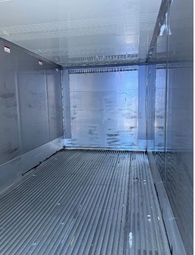 20ft Used Refrigerated Shipping Container – Thermo King – empty refrigerated container interior with ribbed metal floor