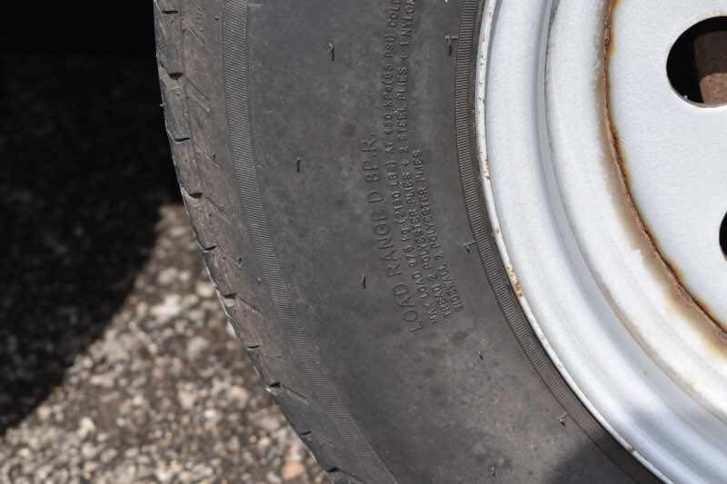 2005 Featherlite 2HST Horse Trailer – Walk-Through Dressing Room – Close up of trailer tire sidewall showing load range D rating